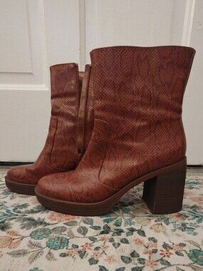 Universal Thread Jenna Platform Boots